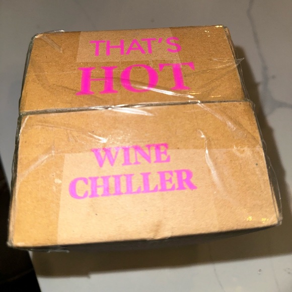 PARIS HILTON’s NWT 3-Piece Wine Bottle Chiller Set!! Gray & Pink are available!! - Picture 8 of 9